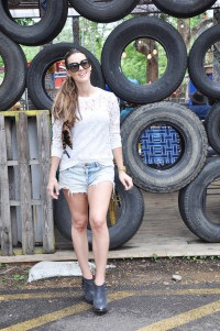 denim shorts_lace top_booties