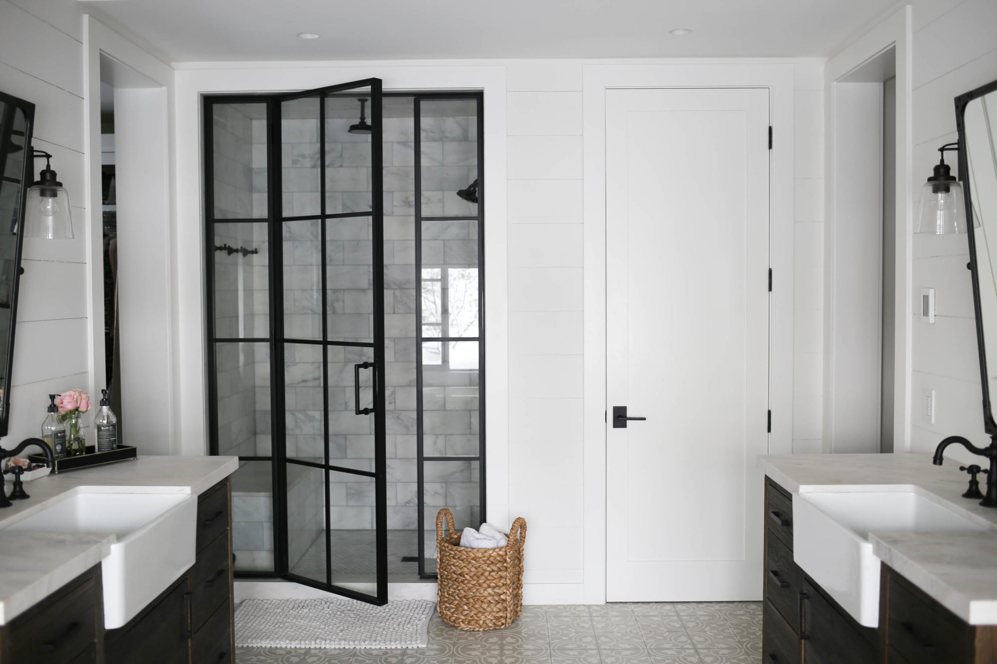 farmhouse bathroom 