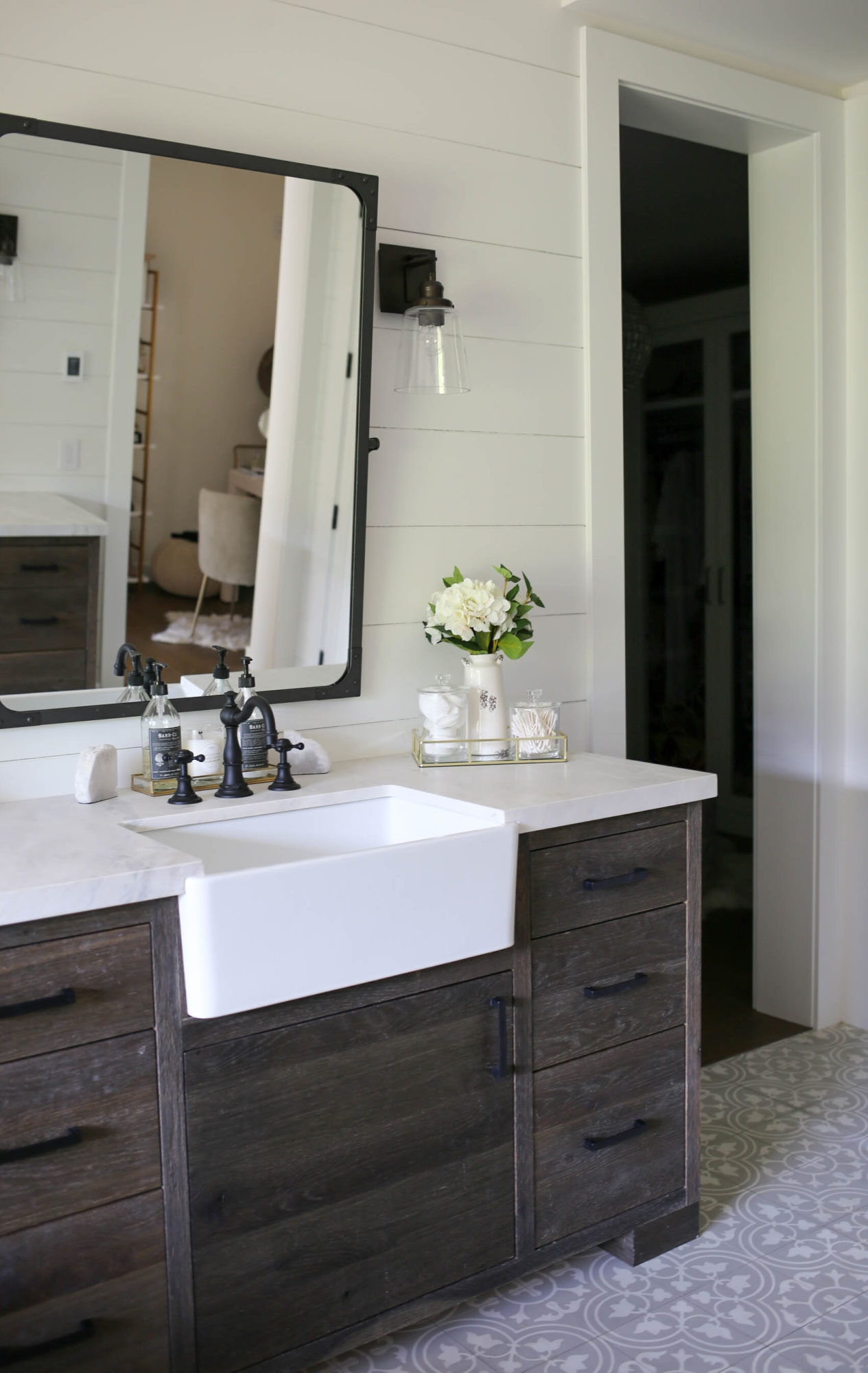 farmhouse bathroom 