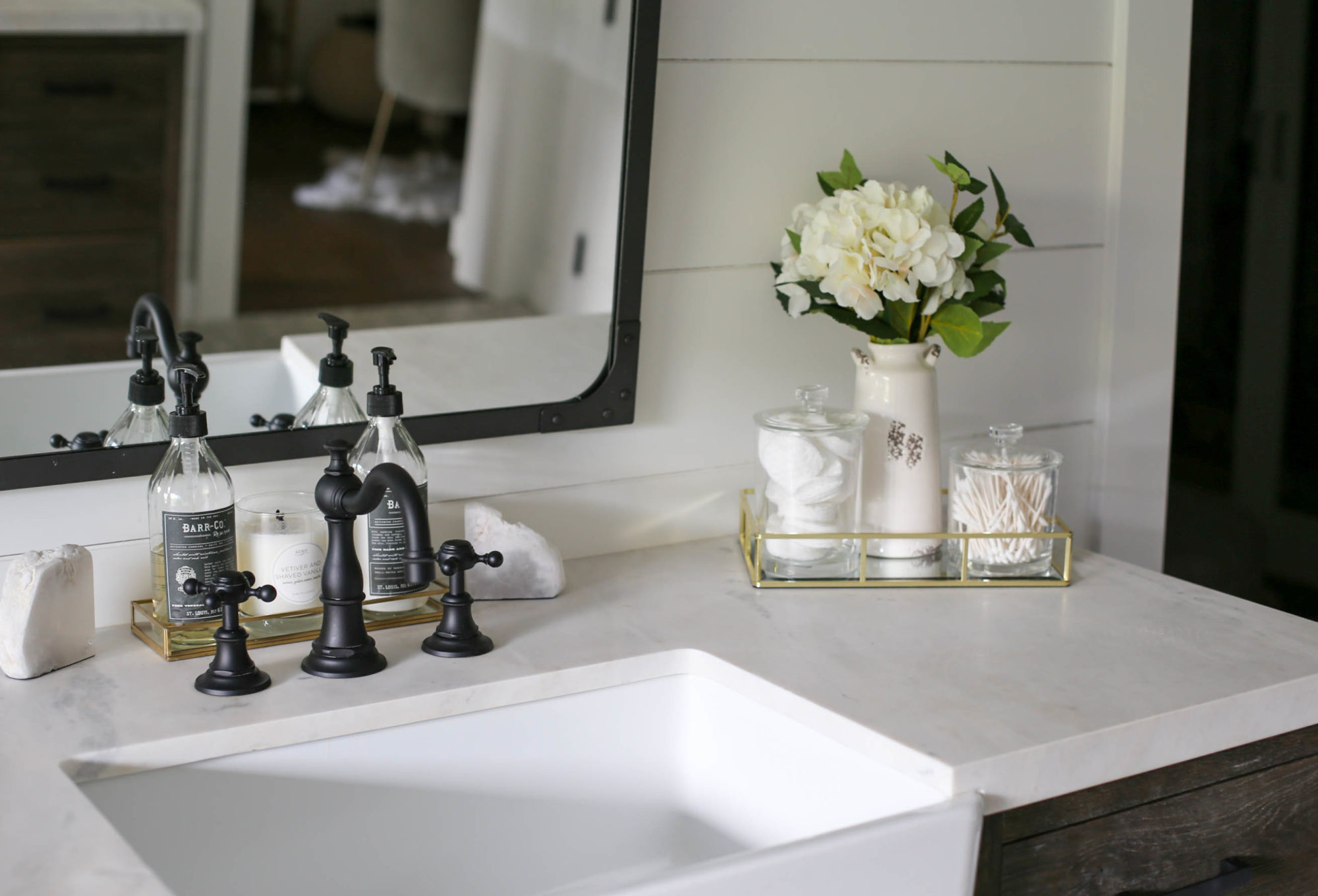 farmhouse bathroom 