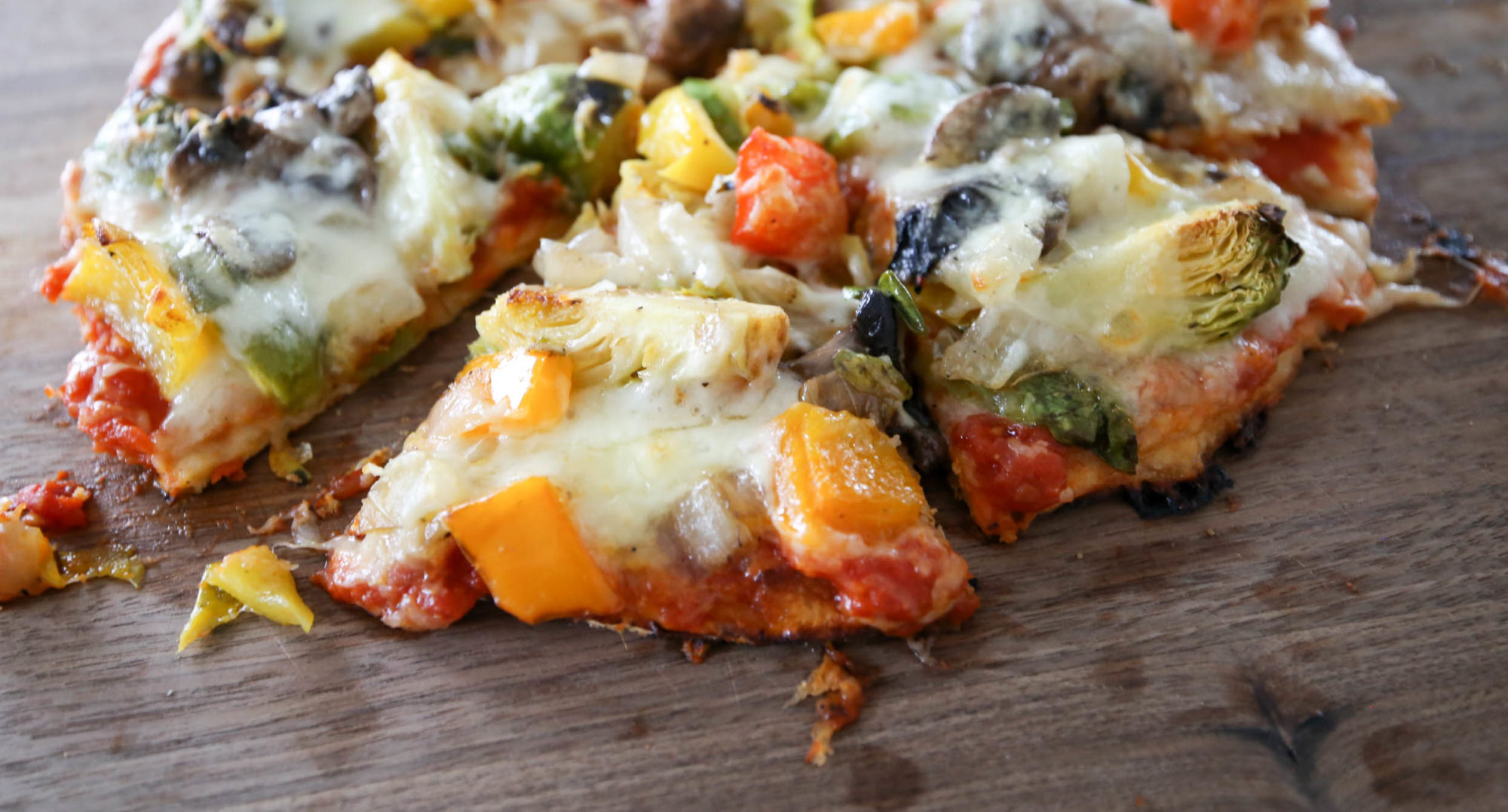 veggie cauliflower crust pizza