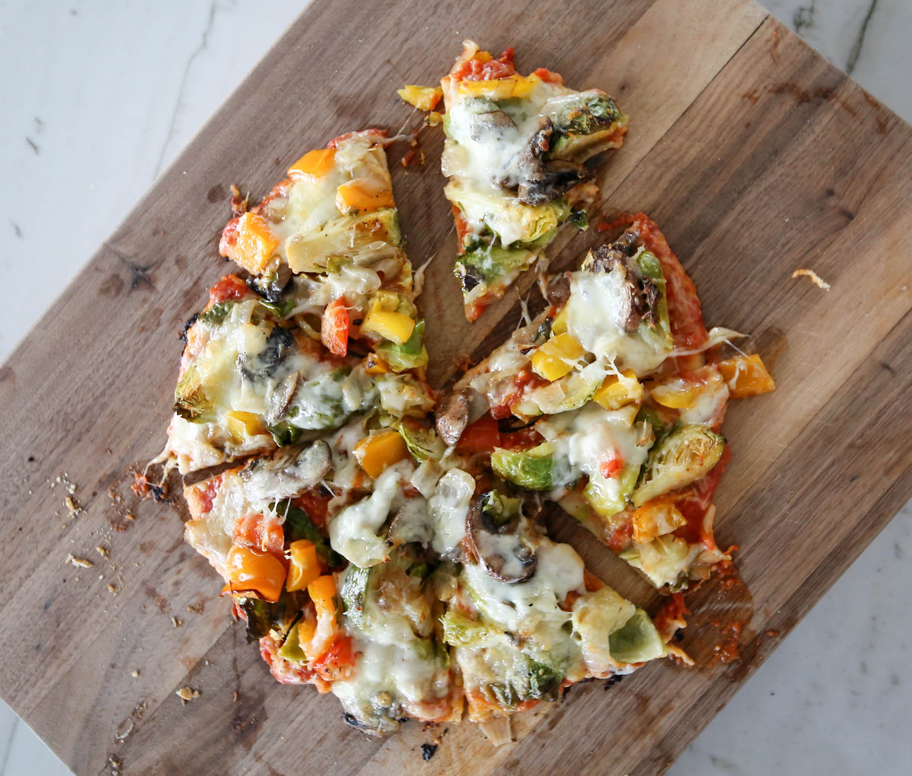 veggie cauliflower crust pizza