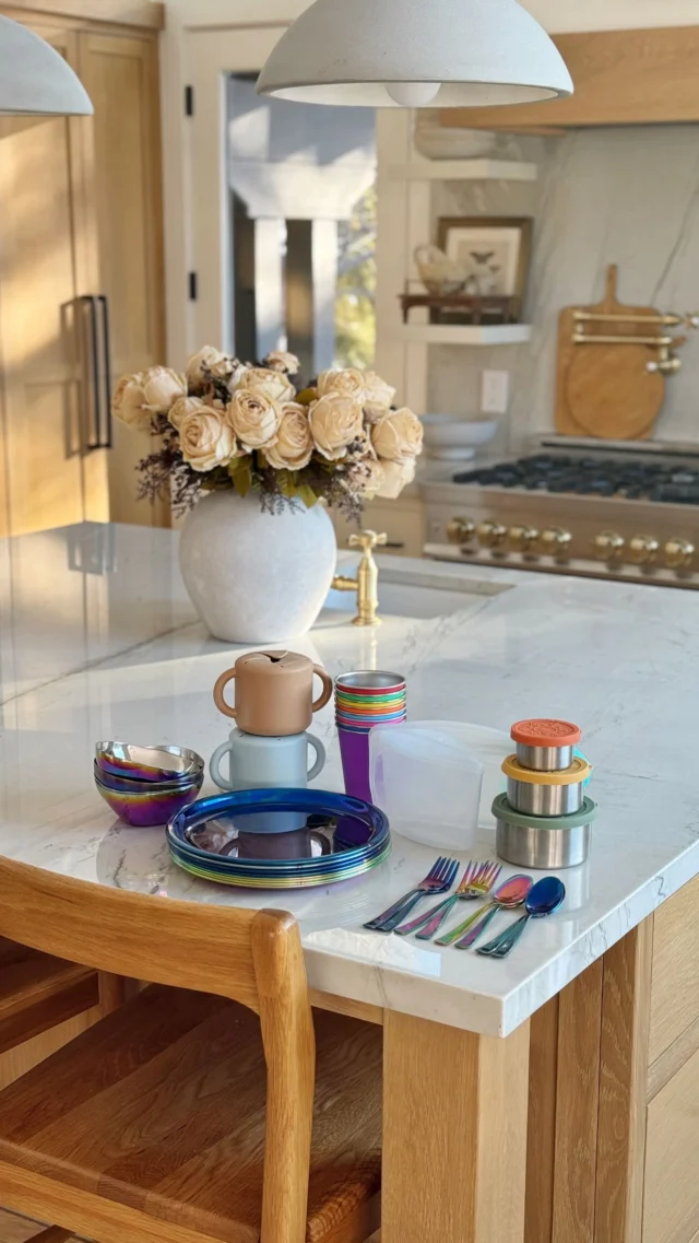 NON-TOX kid kitchen items I use daily👏🏻 Say buhhhh bye to plastic and harmful chemical and say hello to stainless steel and silicone finds!! These are all easy swaps and many work well for school lunches🤌🏻
+ stainless steel containers, plates, bowls, flatware and cups
+ silicone containers and bags 

Comment KITCHEN to get details sent to your DMs💁🏻‍♀️

#lowtoxliving #nontoxichome #nontoxickitchen