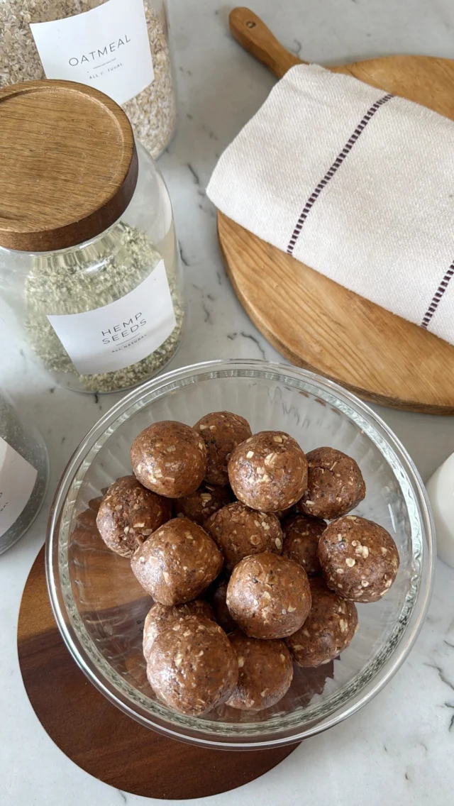 Chocolate Peanut Butter Energy Balls🍫🥜👩🏻‍🍳
These no-bake bites are a total staple in our house — and honestly, way better than your average protein bar. Rich chocolate-peanut butter flavor with clean protein, healthy fats, and fiber for steady energy (no crash!). Made with simple, nourishing ingredients your body will actually thank you for👏🏻

Perfect for busy mornings, afternoon slumps, post-workout fuel, or a healthier dessert option the whole family can enjoy!! Store in the fridge for up to 2 weeks or freeze for later.

Comment RECIPE to get the details sent to you DMs👩🏻‍🍳 Who’s making these this week? Tag me @sbkliving — I’d love to see your version!

#EnergyBalls #NoBakeRecipe #HealthySnacks