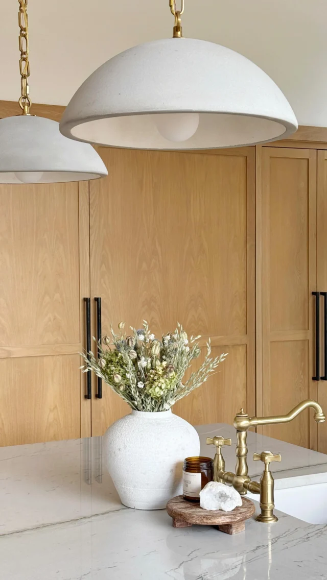 Non-tox HOME decor swap! Ditching the fake for the forever beautiful🪻🌾 In my latest reel, I’m swapping out artificial stems for gorgeous dried flowers throughout my home — and styling this simple arrangement in a ceramic vase that will last for months (no water, no wilting, just timeless charm and way more cost-effective than buying fresh flowers every week)👏🏻

I’m done with plastic flowers and stems because they’re often made with PVC, phthalates, and other toxic chemicals that can off-gas into your air and shed microplastics over time. Your home should feel like a sanctuary, not a source of hidden toxins. Dried flowers give you all the beauty with none of the worry — sustainable, chemical-free, and naturally stunning.

I’m slowly starting to make better choices in my home when it comes to decorating. Who else has made the switch to dried florals?

🪻Comment HOME to get the details sent yo your DMs🪻

#lowtoxliving #nontoxichome #nontoxicproducts
