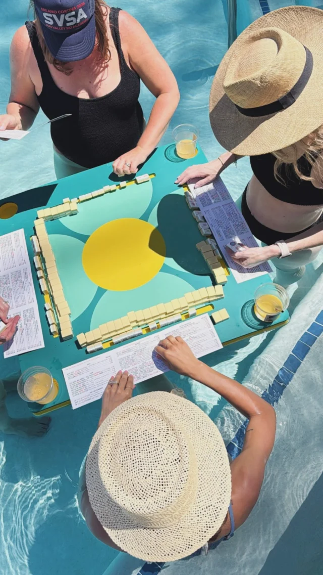 When you turn 40 and all you want to do is play Mahjong with your girls😜 But like, seriously I’m goooooood right here👯‍♀️ How about this floating table thanks to @cassieheckmann 👏🏻 Perfect for summer!! Who’s with me?

#mahjong #40th #40thbirthdayparty