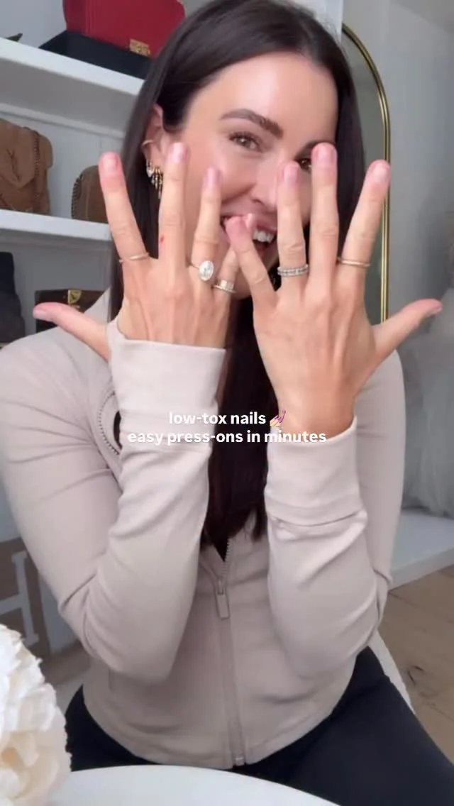 Low-tox nails in MINUTES 💅🏻 No harsh chemicals, no salon wait — just press, file & go!!✨ These press-ons give me salon-perfect results that actually last two full weeks through all the cleaning, cooking, and nonstop mom life — without the toxins!! Obsessed is an understatement. And NO, they don’t ruin your nails. Easy to soak off👏🏻 

💅🏻Comment “NAILS” and I’ll send the details to your DMs💅🏻

#LowToxNails #lowtoxbeauty #lowtoxmama
