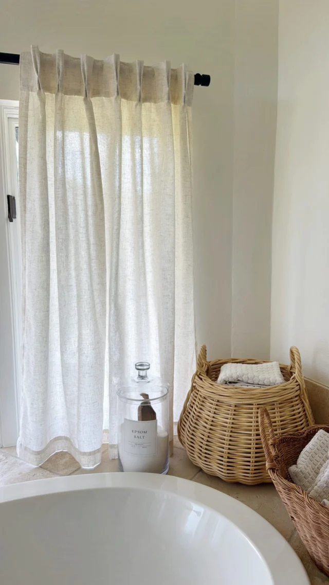 HOME \ Just swapped out our old 90’s plastic blinds in the bathroom for these beautiful natural linen curtains + a simple black metal rod (both from Amazon!). We haven’t remodeled the bathroom yet, but I wanted to give it a little update. These were such a great addition👏🏻

It instantly softened the whole space and turned bath time into such a relaxing, spa-like moment. Breathable, non-toxic, and that cozy neutral vibe we love — no more harsh plastics in our sanctuary!

One doable swap at a time, friends. Progress over perfection 🤍

Comment “HOME” and I’ll send the details to your DMs💁🏻‍♀️

#LowToxLiving #NonToxicHome #BathroomRefresh