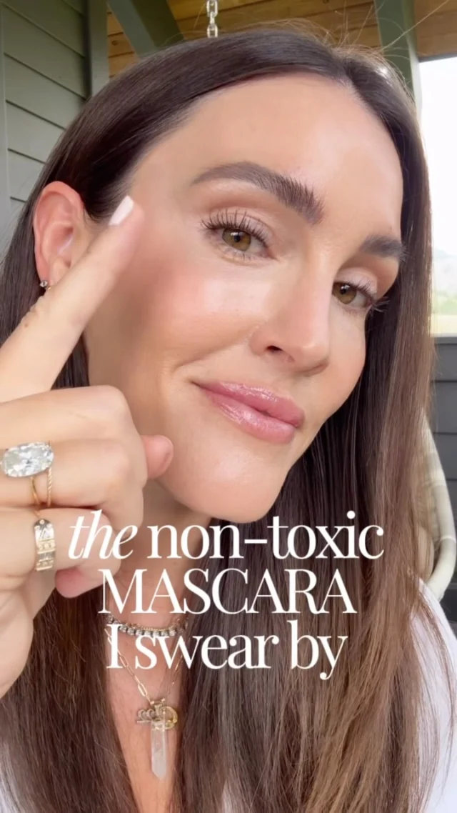 THE non-toxic mascara I swear by💁🏻‍♀️ It’s clean, never makes my sensitive eyes swell, and the dual brush is amazing!👏🏻 It’s gives me the thin, natural lashes I love + some extra length! I prefer the brown color, “Before Dawn”, for a warmer look with my brown/hazel eyes👀 Trust me, y’all are going to love it!!

Comment “BEAUTY” and I’ll send the details to your DMs💁🏻‍♀️

#cleanmakeup #nontoxicmakeup #cleanbeautyproducts