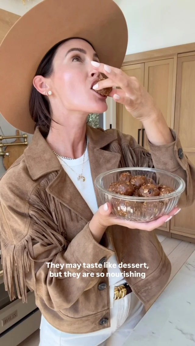 Comment RECIPE and I’ll send you the full details🎃 Pumpkin pie season just got a protein upgrade — and these are hormone-supporting as well!👏🏻 No-bake Pumpkin Pie Protein Balls that taste like dessert but actually nourish you. My favorite fall snack🍂

Here’s why each ingredient earns its spot👇🏻
Pumpkin puree — rich in beta-carotene, which your body converts to vitamin A for skin, immunity, and hormone balance.
Flaxseed — one of the best plant sources of omega-3s and lignans, compounds that help your body metabolize estrogen gently.
Nut butter — healthy fats that keep you full and support steady blood sugar, no crash.
Protein powder — the obvious one, but it turns a snack into something that actually sustains you. I love a bone broth option!
Oats — fiber that feeds your gut, and a happy gut is a happy hormone system. I use a gluten and glyphosate free option.
Maple syrup — just enough sweetness, unrefined and mineral-rich compared to white sugar.
Pumpkin pie spice — cinnamon, nutmeg, ginger. Anti-inflammatory and blood-sugar friendly.

Mix, roll, chill fifteen minutes. Grab-and-go fall snack!!👩🏻‍🍳🍂🤎

#pumpkinspice #pumpkinseason #fallrecipes